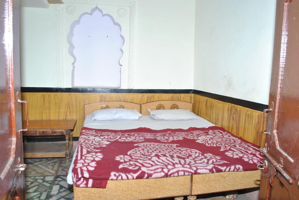 Priya Guest House Adžmér Pokoj fotografie